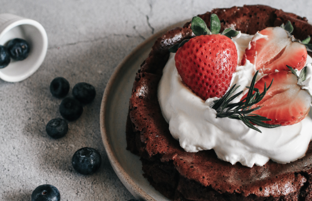 tarta de chocolate fit con yogur griego